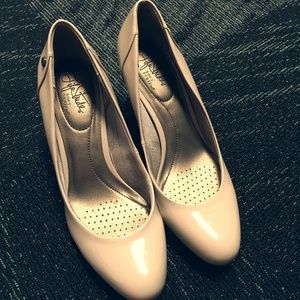 Lifestride Taupe Patent Heels